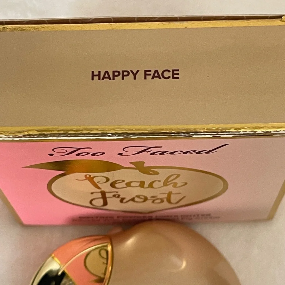 Too Faced Peach Frost Melting Powder Highlighter in Happy Face New in box